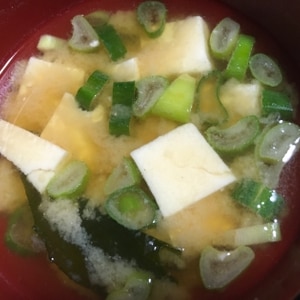 豆腐、玉ねぎの味噌汁